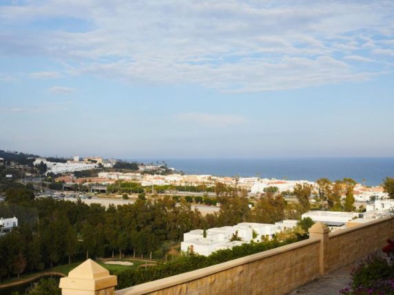 Image 13 of 31 - Wonderful duplex penthouse with lovely sea & golf views 600m from the beach