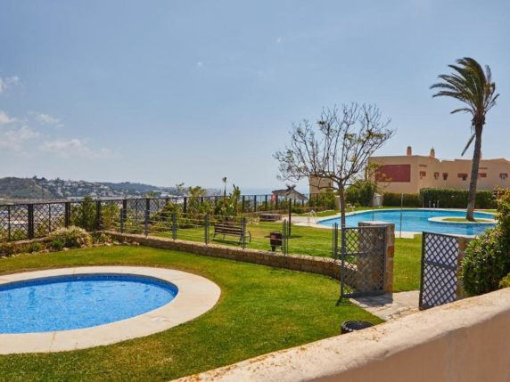 Image 8 of 31 - Wonderful duplex penthouse with lovely sea & golf views 600m from the beach