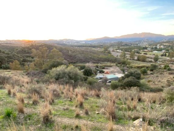 Image 7 of 9 - Large rustic land centrally located between La Cala de Mijas and La Cala Hills