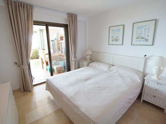 Image 9 of 18 - Spacious groundfloor apartment with private garden and sea views