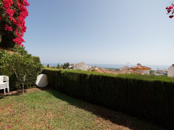 Image 4 of 18 - Spacious groundfloor apartment with private garden and sea views