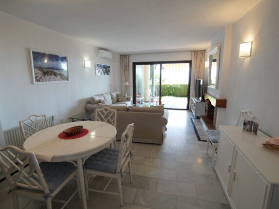 Image 6 of 18 - Spacious groundfloor apartment with private garden and sea views