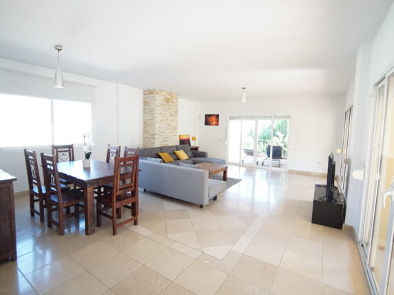 Image 4 of 20 - Spacious and modern villa in upper Riviera with private pool and a lot of potential