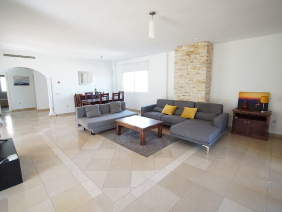 Image 5 of 20 - Spacious and modern villa in upper Riviera with private pool and a lot of potential