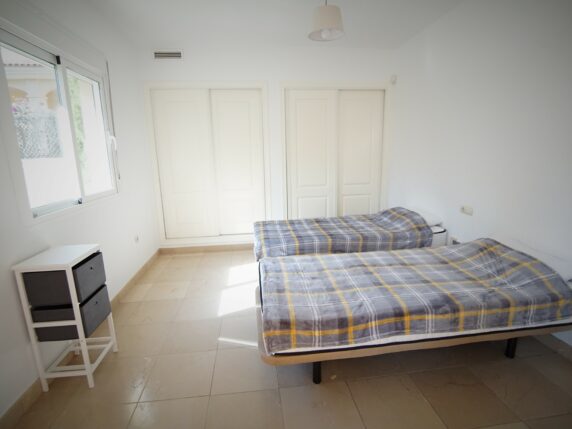 Bild 8 von 20 - Geräumige und moderne Villa in der oberen Teil Rivieras mit privatem Pool und viel Potential