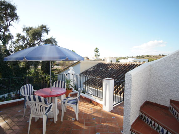 Image 13 of 21 - Detached villa within walking distance to beach and amenities wih a lot of potential - ideal for investors and families
