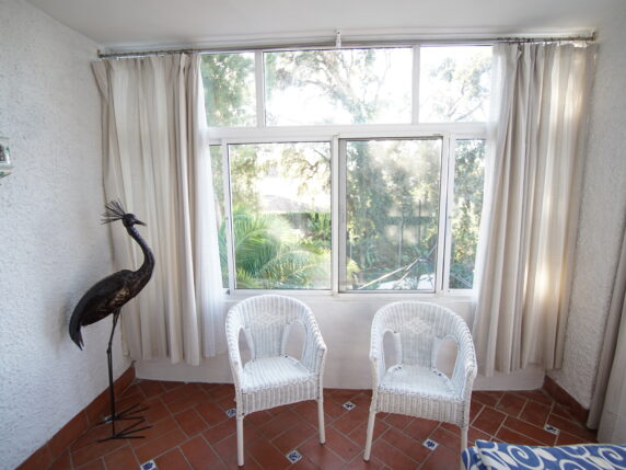 Image 16 of 21 - Detached villa within walking distance to beach and amenities wih a lot of potential - ideal for investors and families