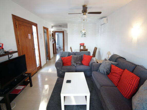 Image 14 of 21 - Detached villa within walking distance to beach and amenities wih a lot of potential - ideal for investors and families
