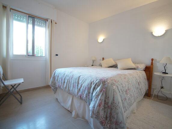 Image 17 of 21 - Detached villa within walking distance to beach and amenities wih a lot of potential - ideal for investors and families