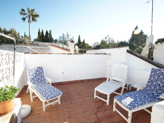 Image 21 of 21 - Detached villa within walking distance to beach and amenities wih a lot of potential - ideal for investors and families
