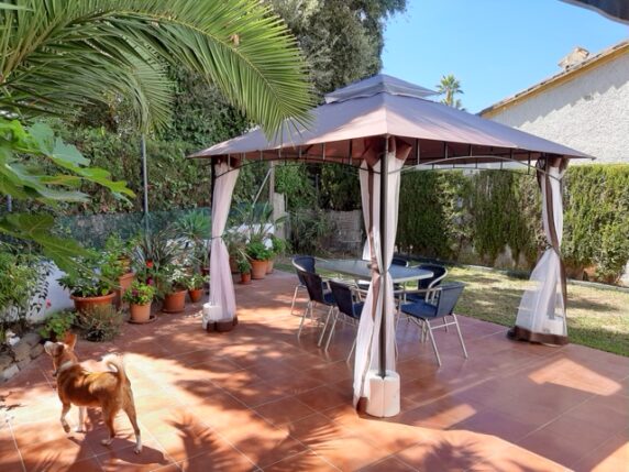 Image 3 of 21 - Detached villa within walking distance to beach and amenities wih a lot of potential - ideal for investors and families