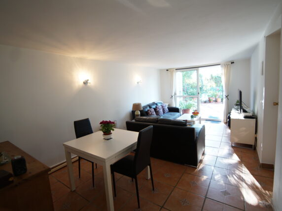 Image 8 of 21 - Detached villa within walking distance to beach and amenities wih a lot of potential - ideal for investors and families