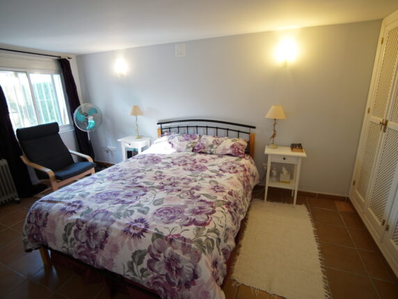 Image 9 of 21 - Detached villa within walking distance to beach and amenities wih a lot of potential - ideal for investors and families