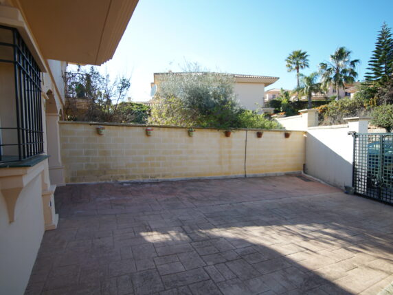 Image 21 of 21 - Modern semi-detached villa with private garden and many extras