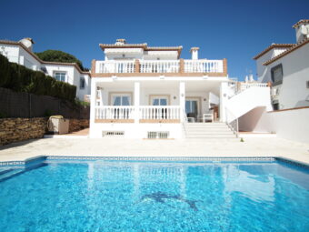 Image of property V362: Spacious and stunning villa with many extras and lovely sea views