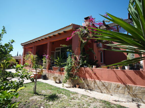 Image 1 of 27 - Charming finca in a beautiful setting with many features