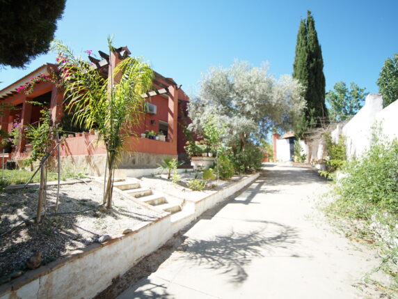 Image 21 of 27 - Charming finca in a beautiful setting with many features