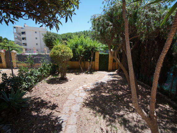 Image 13 of 13 - Modern apartment with large private garden 350m from the beach