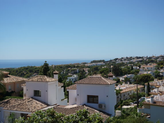 Image 9 of 27 - Lovely townhouse with separate studio apartment and stunning sea views close to all amenities 