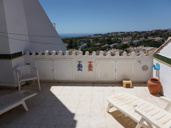 Image 8 of 27 - Lovely townhouse with separate studio apartment and stunning sea views close to all amenities 
