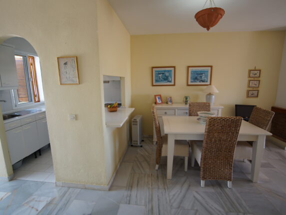 Image 9 of 10 - Lovely apartment with panoramic sea views