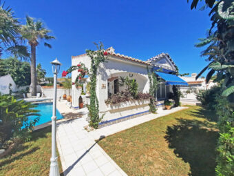 Image of property V376: Detached villa within walking distance of the beach with heated pool