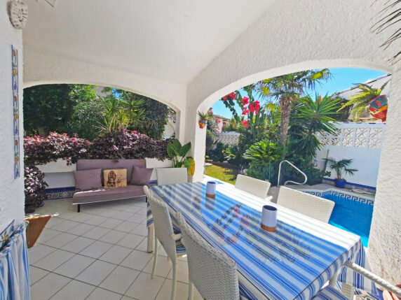 Image 12 of 50 - Detached villa within walking distance of the beach with heated pool