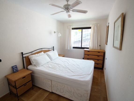 Image 15 of 20 - Charming corner townhouse within walking distance of the beach with sea views