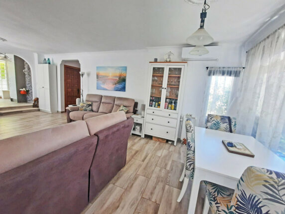 Image 17 of 50 - Detached villa within walking distance of the beach with heated pool
