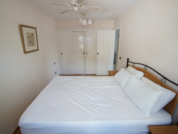Image 16 of 20 - Charming corner townhouse within walking distance of the beach with sea views