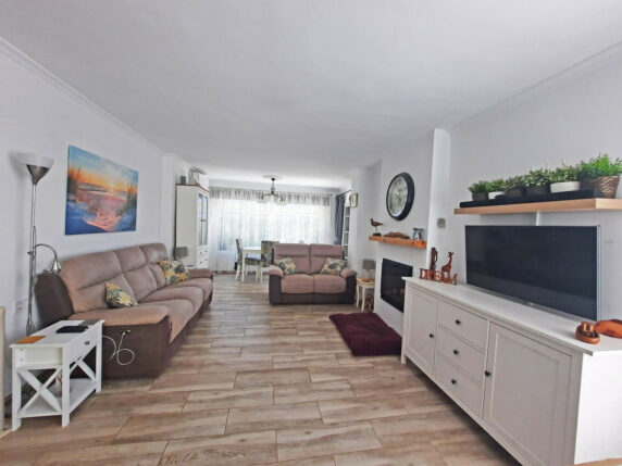 Image 19 of 50 - Detached villa within walking distance of the beach with heated pool