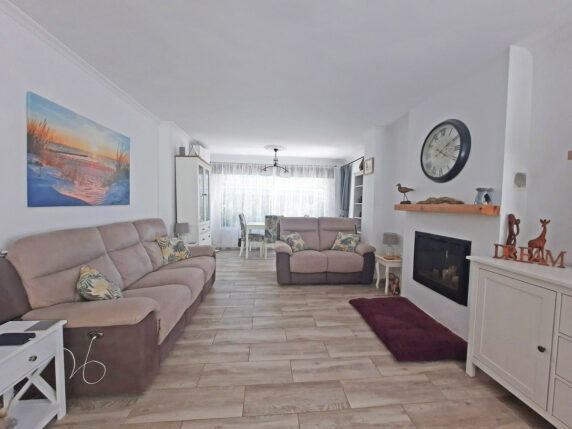 Image 20 of 50 - Detached villa within walking distance of the beach with heated pool