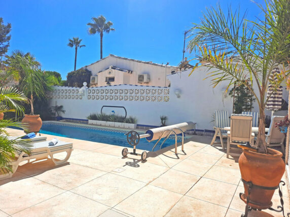 Image 8 of 50 - Detached villa within walking distance of the beach with heated pool