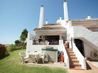 Imagen del inmueble V377: Encantadora casa adosada de esquina a poca distancia de la playa con vistas al mar