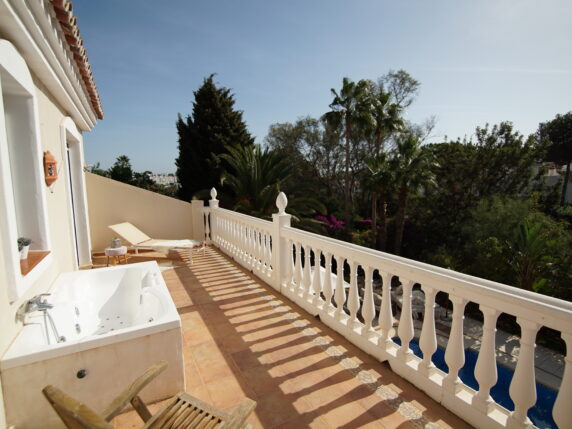 Bild 24 von 25 - Eindrucksvolle Villa im Herzen von Calahonda mit beheiztem Pool und vielen Extras