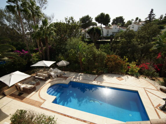 Bild 5 von 25 - Eindrucksvolle Villa im Herzen von Calahonda mit beheiztem Pool und vielen Extras