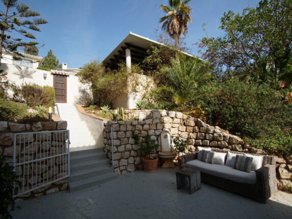 Bild 8 von 25 - Eindrucksvolle Villa im Herzen von Calahonda mit beheiztem Pool und vielen Extras