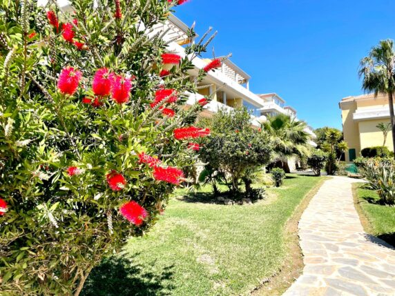 Bild 3 von 22 - Schönes Appartement mit Meerblick fuß­läu­fig vom Strand & Hafen in Cabopino entfernt  