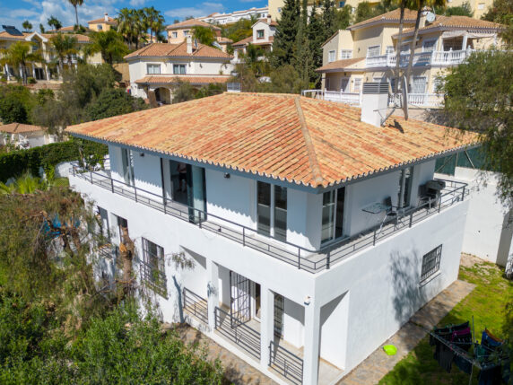Image 4 of 40 - Stunning fully modernized villa within walking distance of La Cala beach