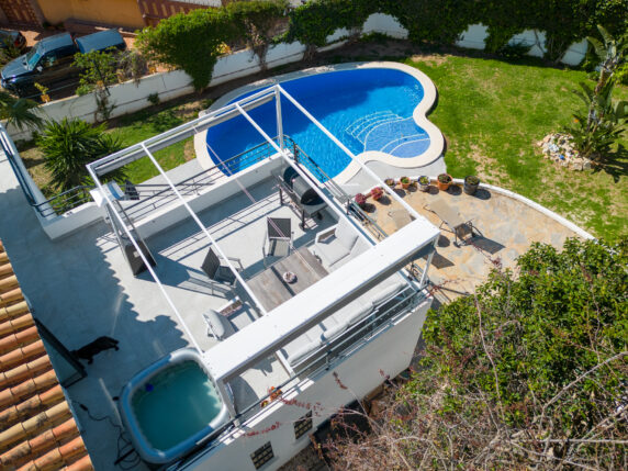 Image 5 of 40 - Stunning fully modernized villa within walking distance of La Cala beach