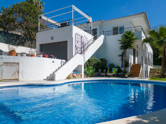 Image 6 of 40 - Stunning fully modernized villa within walking distance of La Cala beach
