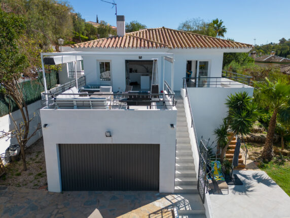 Image 7 of 40 - Stunning fully modernized villa within walking distance of La Cala beach