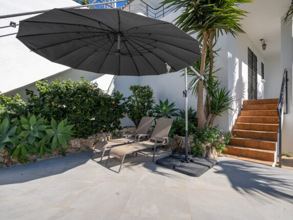 Image 37 of 40 - Stunning fully modernized villa within walking distance of La Cala beach