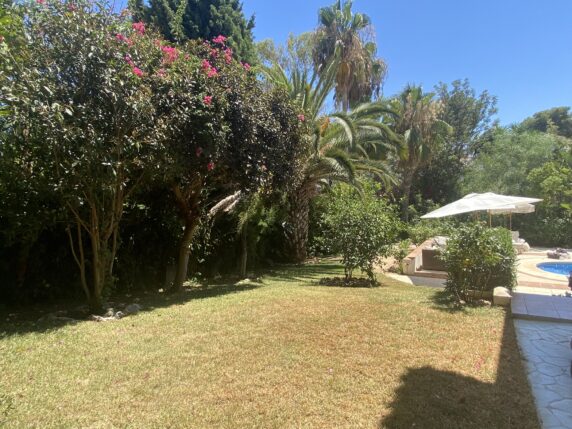 Image 35 of 37 - Impressive villa in the heart of Calahonda with heated pool and many Extras