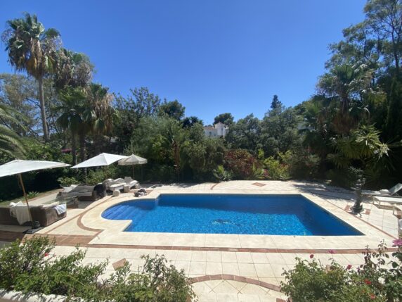 Image 4 of 37 - Impressive villa in the heart of Calahonda with heated pool and many Extras