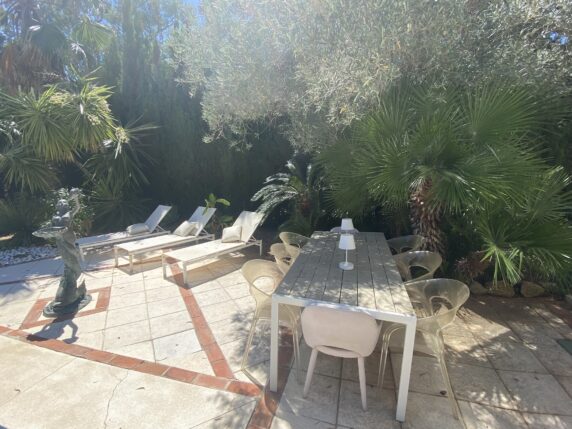 Image 37 of 37 - Impressive villa in the heart of Calahonda with heated pool and many Extras