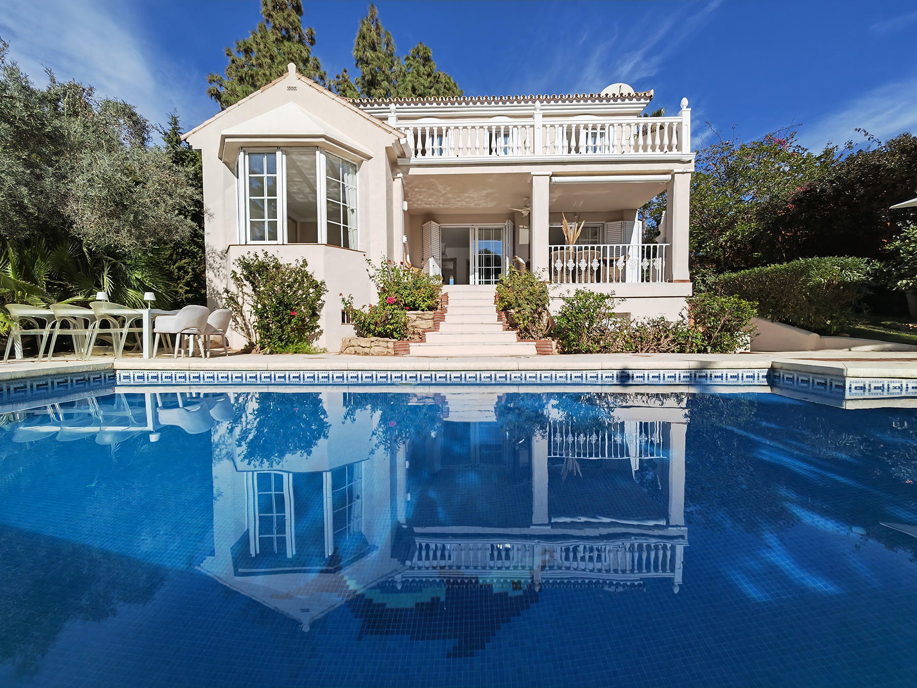 Immobilien Foto K142: Eindrucksvolle Villa im Herzen von Calahonda mit beheiztem Pool und vielen Extras