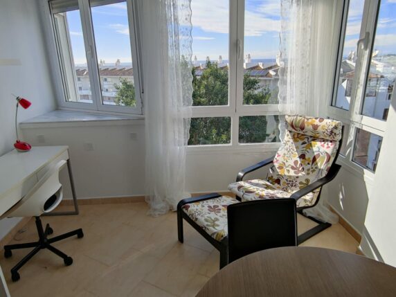 Imagen 4 de 14 - Estudio moderno en la playa con vistas panorámicas