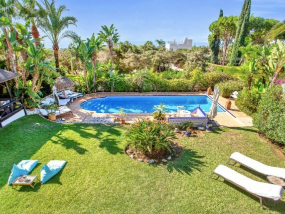 Image 14 of 69 - Impressive villa a stone's throw away from the beach with heated pool