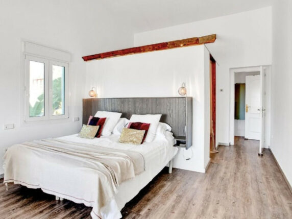 Image 34 of 69 - Impressive villa a stone's throw away from the beach with heated pool